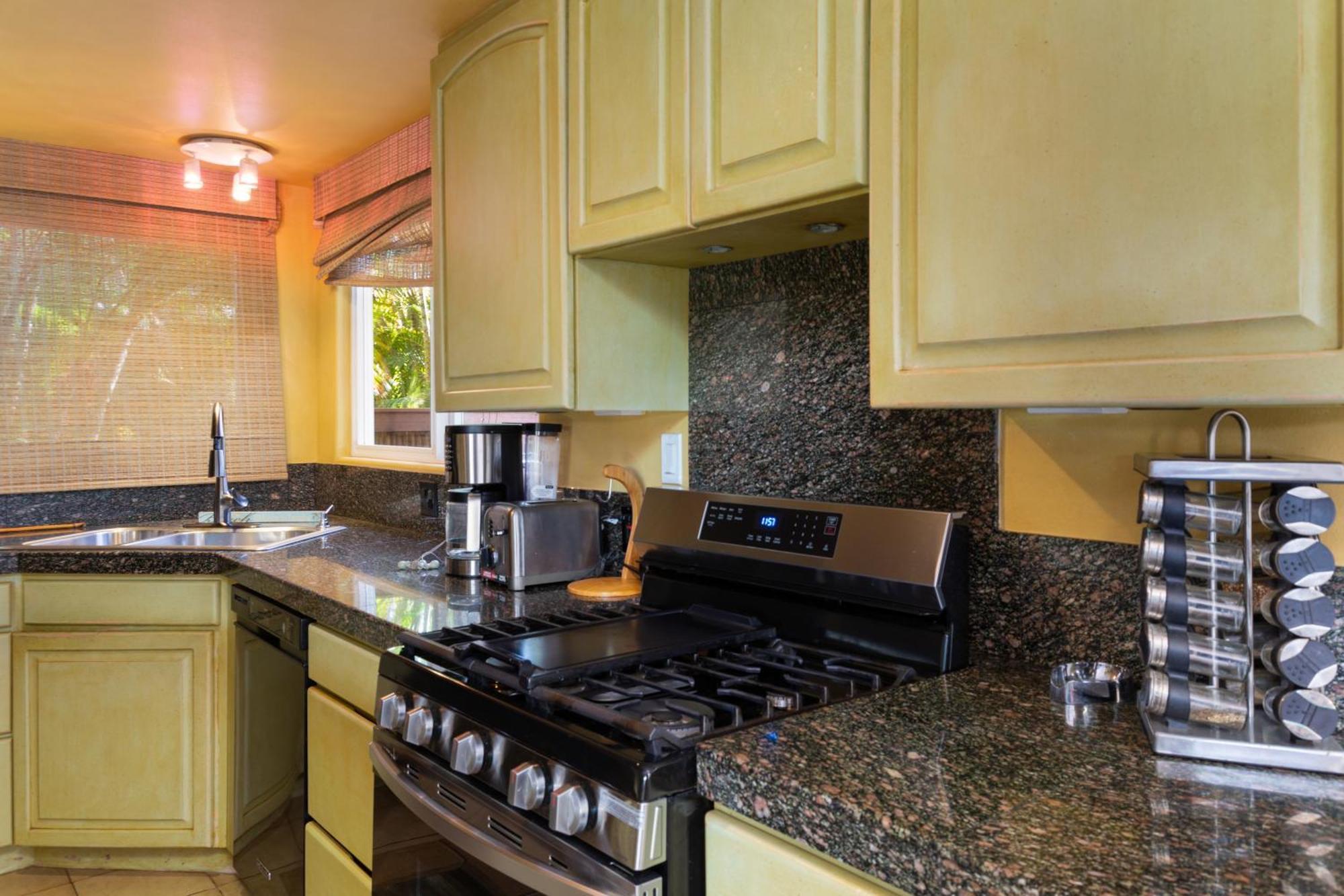 Plumeria Suite, 2-Bedrooms, Sleeps 6, Pool & Bbq, Pre-Renovation Summer Sale קיהיי מראה חיצוני תמונה